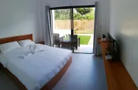 Christelle Inn - イン(INN)