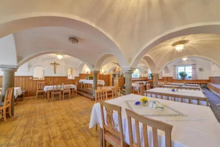 Gasthof Pritscher Отели в г. Дингольфинг