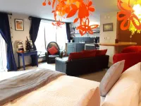 The Village Studio Apartments Hotel di 