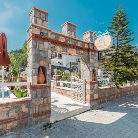Bronze Hotel
