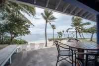 Barefoot Cay Resort Hotels in Pristine Bay
