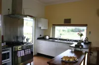 Cherry Top Farmstay - Boutique Eco Village Hotels in Lilydale