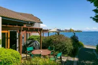 Cascades Lakefront Motel