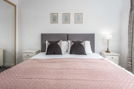 No27 the Barclay - Donnini Apartments Отели в г. Килмарнок