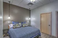 Modern Downtown Apt - Walk to Parks and Cafes! - spa