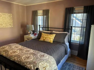 The Inn Crowd Bed and Breakfast Hotels in Sterling