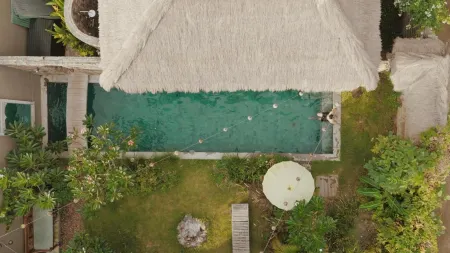 Flow - Temple of Health - Ayurvedic Cafe, Steam Room & Ice Plunge Gili Air Отели рядом с достопримечательностью «Slow Spa»