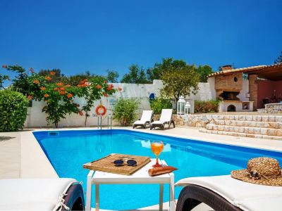 Luxury Seaside Villa Plumeria ,50m to Sandy Beach, Chania