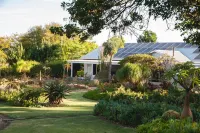 Mo & Rose's Nature Retreat - parking
