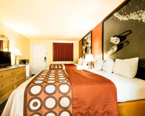 Super 8 by Wyndham Chipley Hotels in Chipley