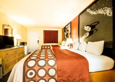 Super 8 by Wyndham Chipley Hotels in Chipley