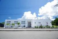 UmiOto Miyakojima Guest House with Night Pool - Pensionat
