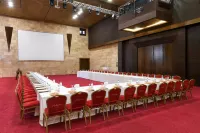 Reston Hotel Hotels in Sahel Aalma