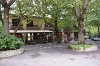 Hani Zemenou Hotels in 