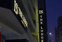 The Lodge Suites - Bãi đậu xe