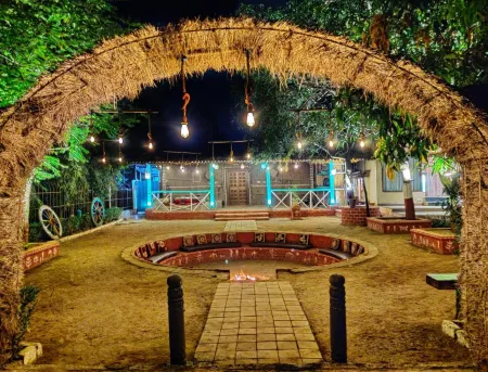 Pushp Vatika Resort & Lawns Отели в г. Хариграм