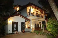 Midigama Holiday Inn Các khách sạn gần Sri Lankathilaka Viharaya