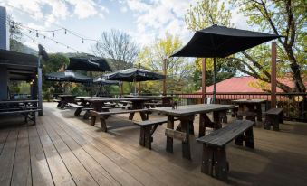 The Harrietville Snowline Hotel