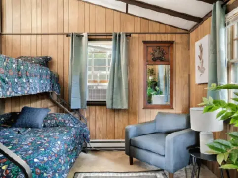 Secluded Cabin Hot Tub, Huge Deck, Fire Pit, WiFi