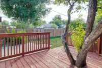 Near Downtown: Spacious Casper Getaway w/ Deck -  Privatzimmer
