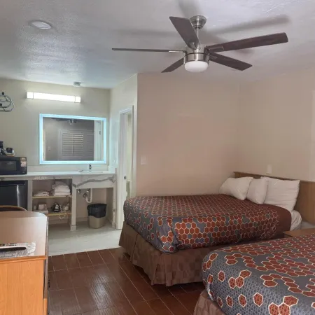 Townhouse Inn and Suites