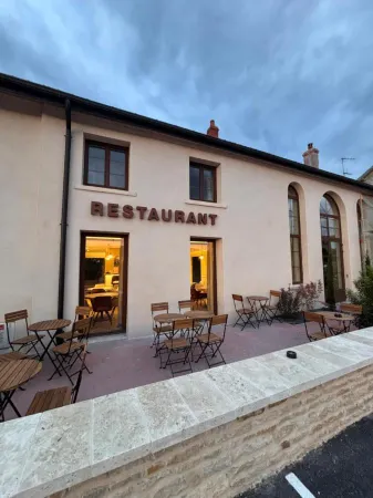 Hôtel le Clos des Arts Отели в г. Жевре-Шамбертен