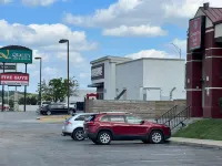 Countryside Suites Kansas City Independence I-70 East Sports Complex Hotel - parking