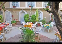 Hôtel Select Hotels in Eyguieres