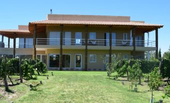 Chaglasian Wine & Suites - Housity