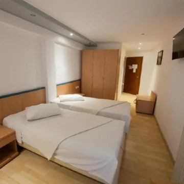 Thomas Beach Hotel