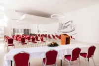 Hotel Neboder Hotels in Buzdohanj