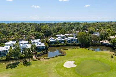 Escape Villas Port Douglas Hotels in Oak Beach