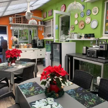 Mitchell's Guesthouse Отели рядом с достопримечательностью «Торговый центр N1 City»
