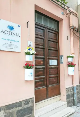 Actinia Accommodation Отели в г. Альгеро