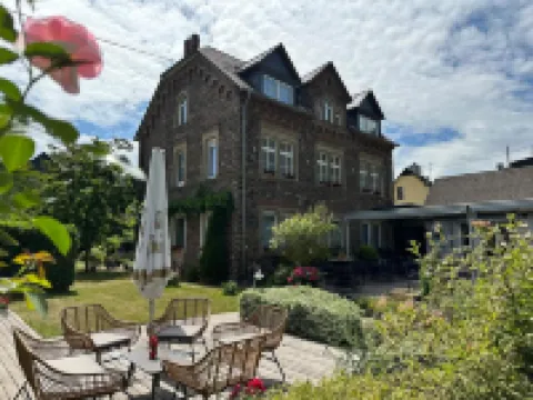 Altes Pfarrhaus Hotels in Ernst