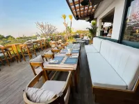 Ngon Avatar Hotel โรงแรมในเปลกู