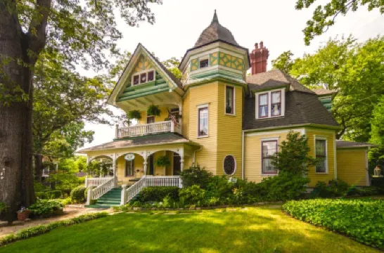 Sugar Magnolia Bed & Breakfast Hotels near Fernbank Museum | 3D Theater | Forest