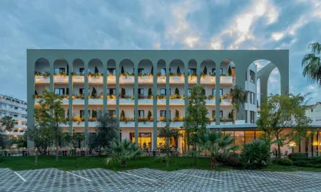 Flower Hotel & Resort