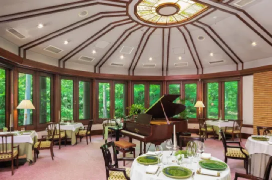 Hotel la Neige Higashikan