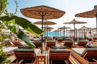 Vila e Bardhe Butique Hotel - موقف سيارات