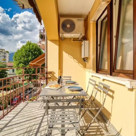 Casa Ginevra - Modern Design, King Bed & Terrace
