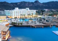 Rocks Hotel & Casino - Beach