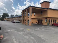 Capital Inn - parking