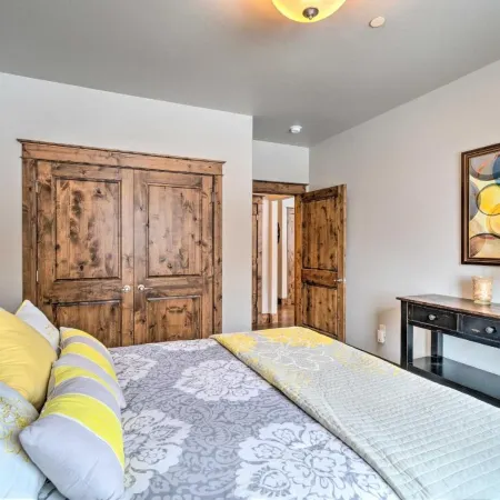 Main St Bozeman Condo - Walk to Parks and Eateries!
