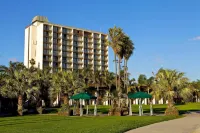 Catamaran Resort Hotel and Spa Hotel berhampiran Pantai Pacific