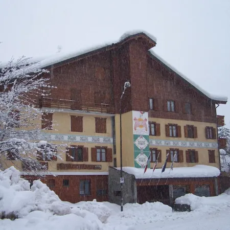 Hotel Bucaneve