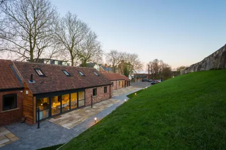 City Apartments - Monkbar Mews Отели рядом с достопримечательностью «Margaret Clitherow Shrine»