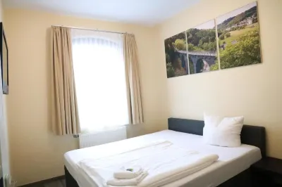 Beim Heines Hotel a Hillesheim