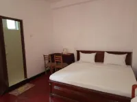 Hotel Yelona Hotels near Puwakdeniya Maha Viharaya