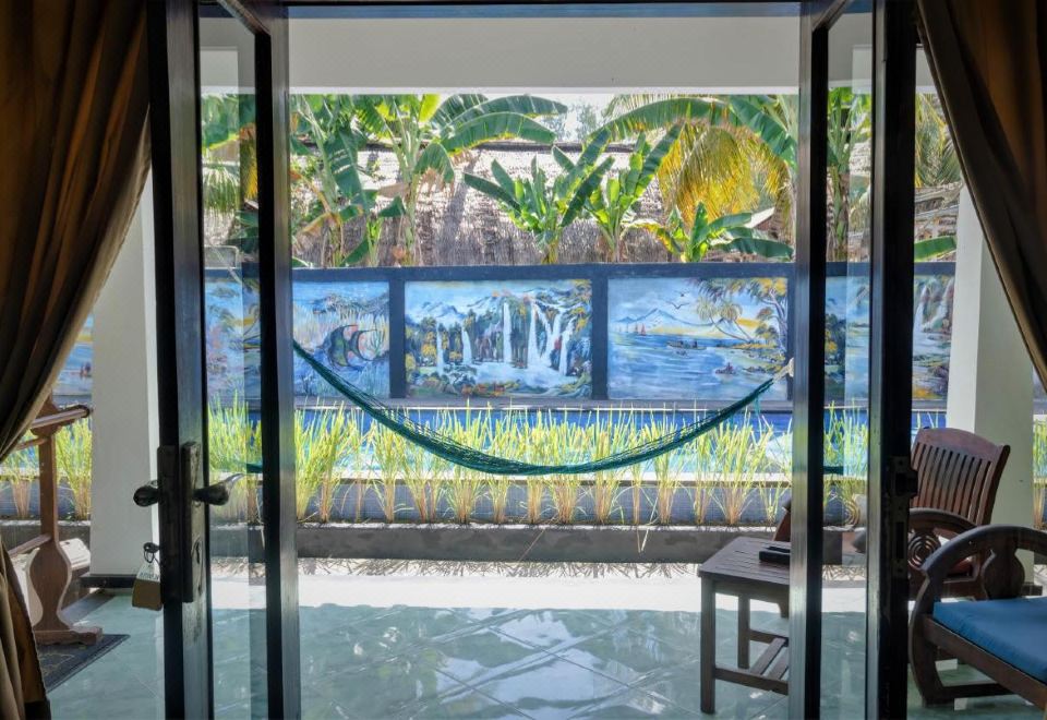 3. 와르나 비치 호..